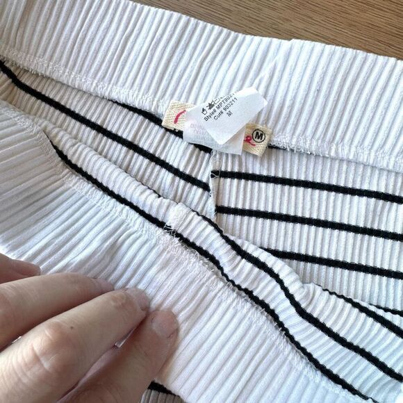NEW Anthropologie Maronie Ribbed White Black Ribbed Casual Short - Picture 4 of 5
